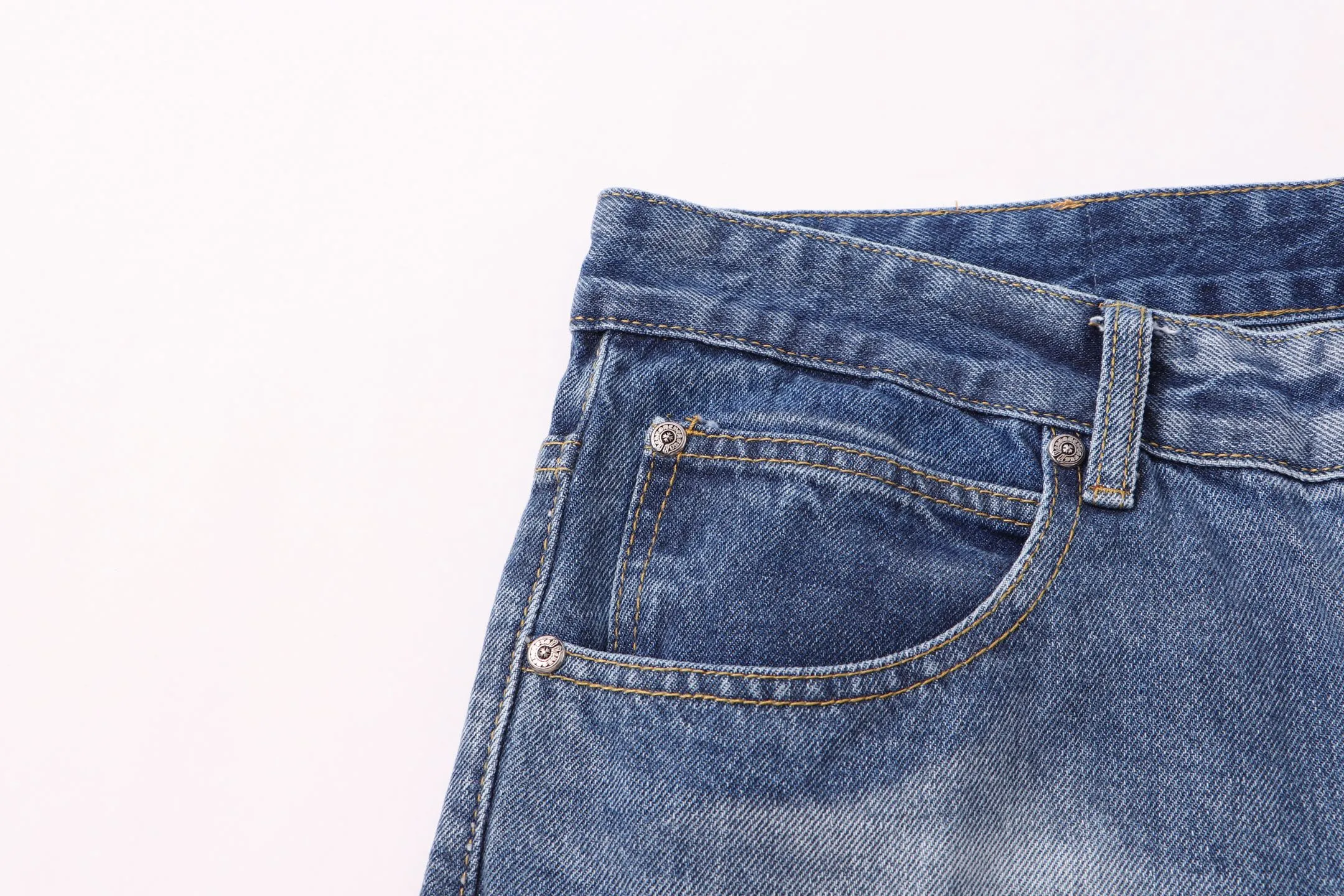P240 Style number: H72 Croxin & 𝐂𝐡𝐫𝐨𝐦𝐞 𝐇𝐞𝐚𝐫𝐭 ss25 blue butterfly print jeans. Styles with different wash textures are very friendly to people with thin legs. The slightly flared version perfectly modifies the leg shape. The timeless and moderate length makes it easy to match and match. It is the basis for various styles and is a must-have in your wardrobe! The fabric is stiff but also makes the upper body soft without losing texture. The washing process is even more perfect. It is a must-have item for everyone! ! ! Washed wheat, hang tag, pants label, three labels complete Color: blue Size: 30-32-34-36